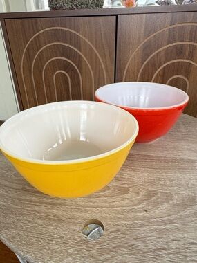 Vintage Pyrex Yellow & Red Mixing Bowls - Set of 2
